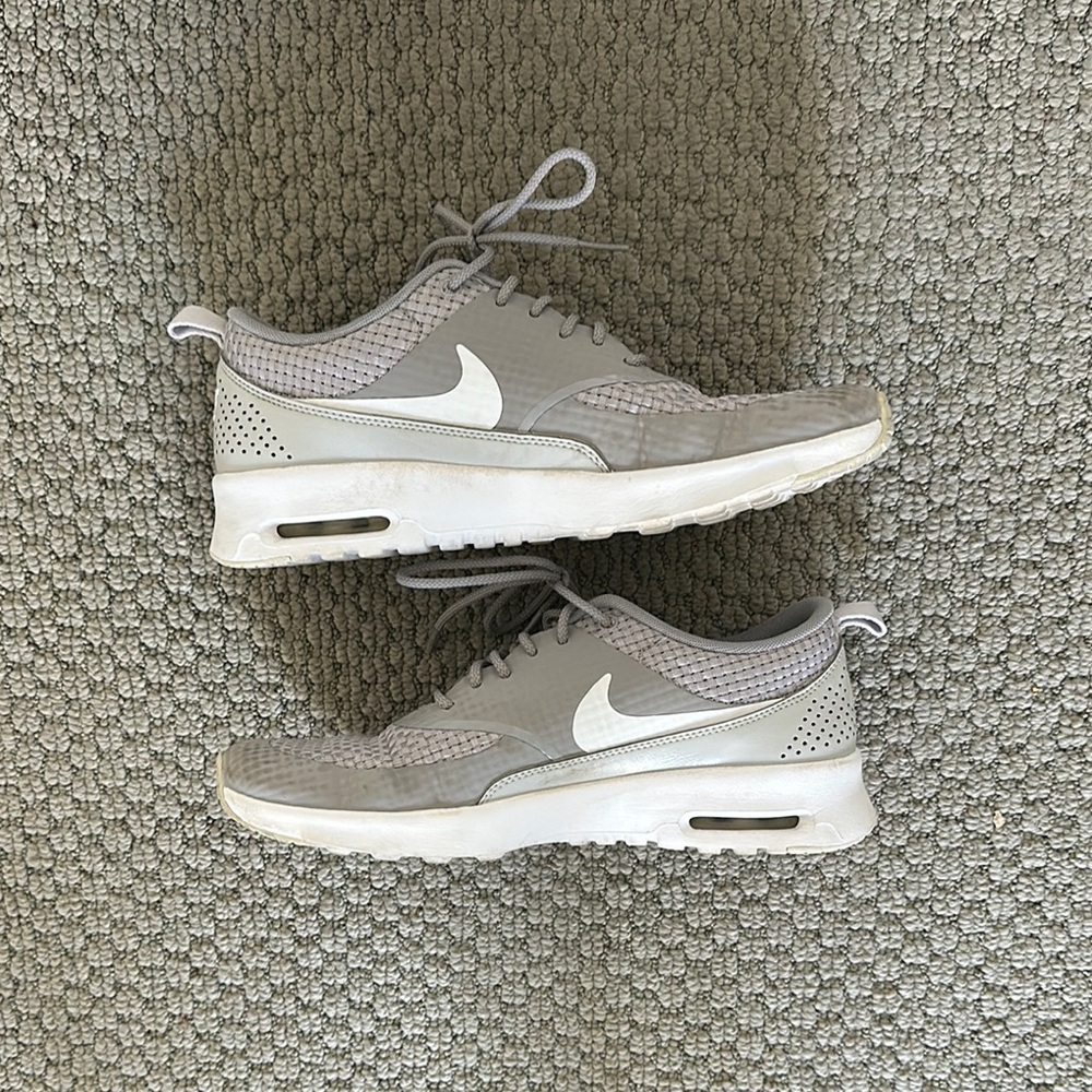 Nike Light Gray Running Shoes